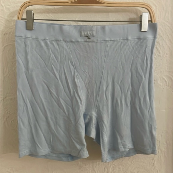 SKIMS Women's Soft Lounge Boxer Shorts Size L In Celeste - Picture 5 of 9